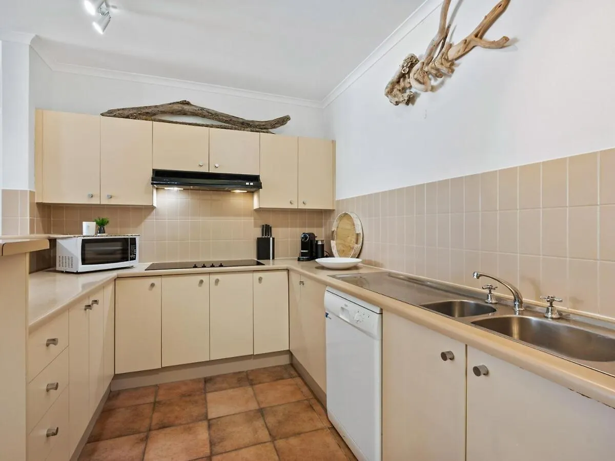 Paringa Beachfront Apartment 7 With Ocean Views Palm Cove