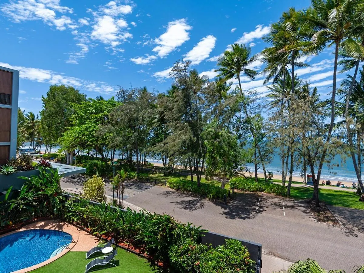 Paringa Beachfront Apartment 7 With Ocean Views Palm Cove 0*,  Austrálie