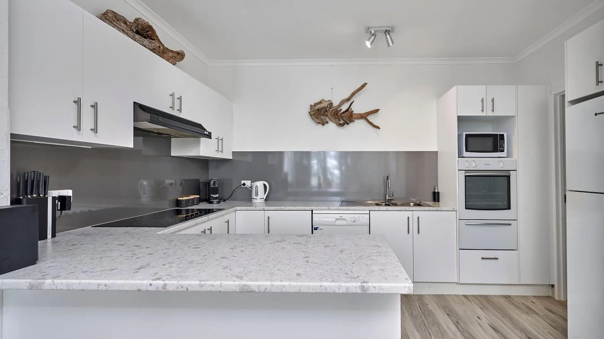 Paringa Beachfront Apartment 7 With Ocean Views Palm Cove